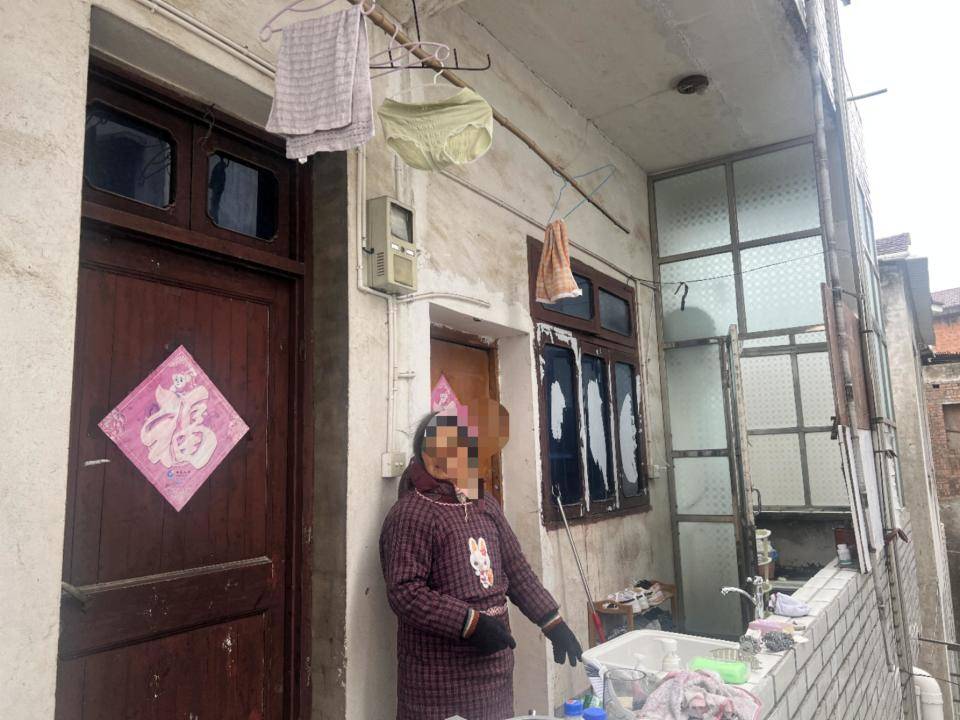 19岁小伙辩称“为女友租房看房”，被判非法侵入住宅获刑18个月；辩护律师：认定构罪仅有女租客指控