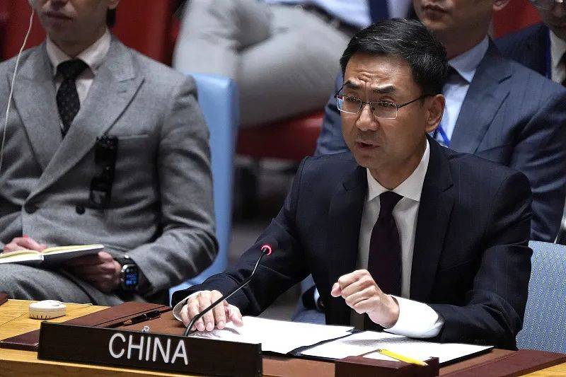 特朗普威胁下，俄专家提醒中国：国际博弈剑指北京，背后图谋究竟有多深？