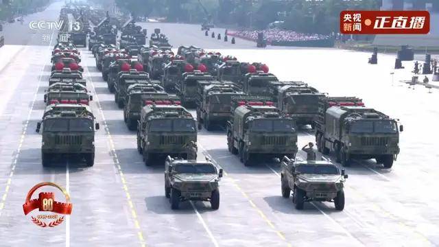 不装了！一口气看完九三大阅兵武器装备！谁说我们一个也不认识？