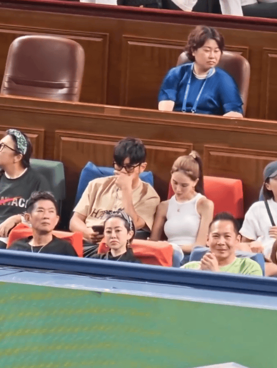 考古|昆凌现身暴瘦变化大！7年剖腹产下3娃，从“打工妹”到“天王嫂”，她的辛苦谁懂