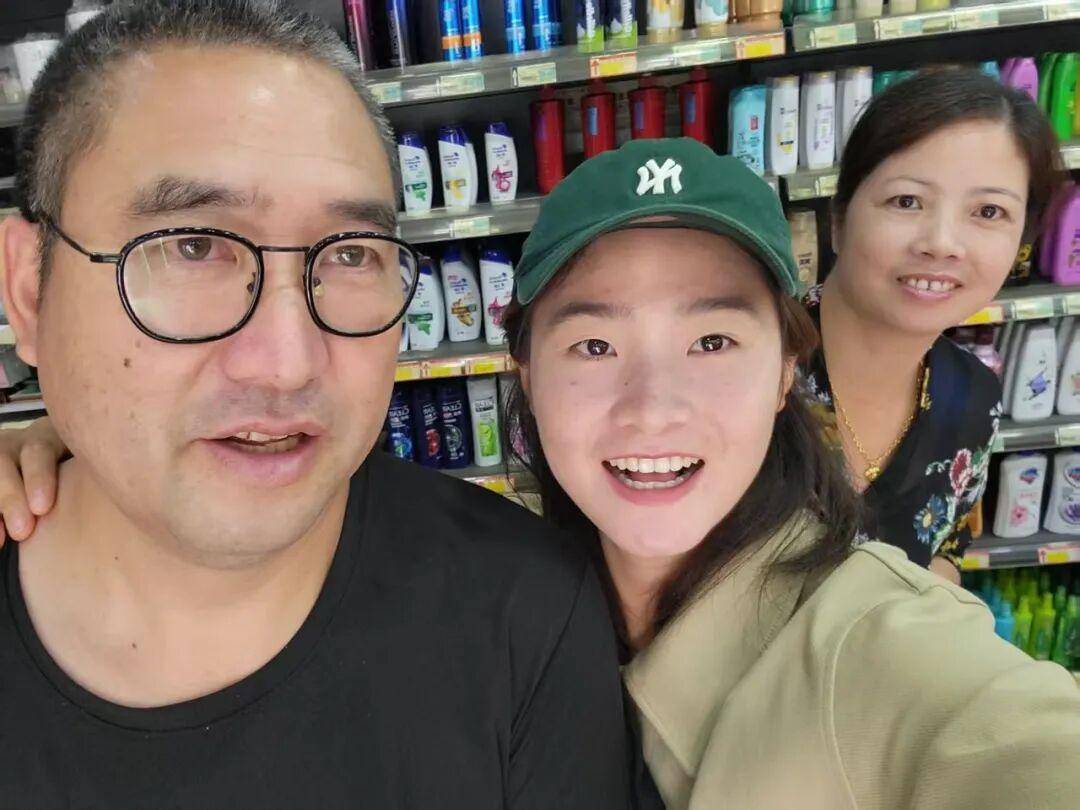 顾客手抖把97.5元付成975元！浙江老板报警寻人，亚运冠军女儿为老爸点赞