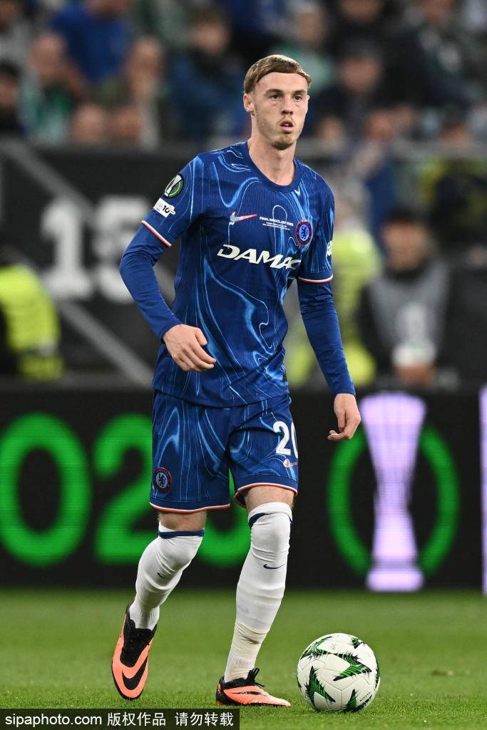 英格兰队世界杯阵容揭晓：贝林厄姆等12人获全票支持，福登成争议焦点