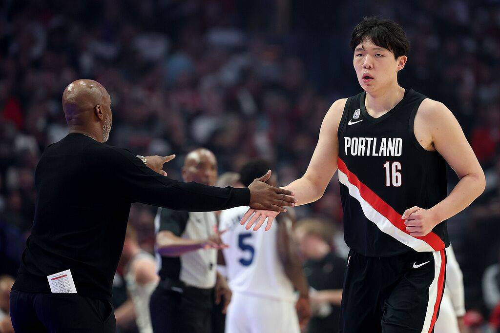 杨瀚森NBA生涯首秀2分1板 开拓者遭森林狼逆转