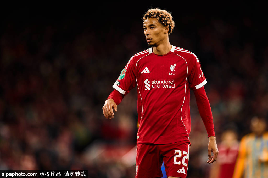 萨拉赫的自私选择引发更衣室危机：维尔茨的失望与球队未来的隐忧